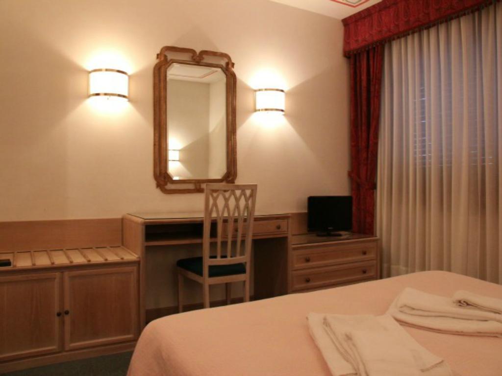Hotel Capannina Кортина д'Ампецо Стая снимка