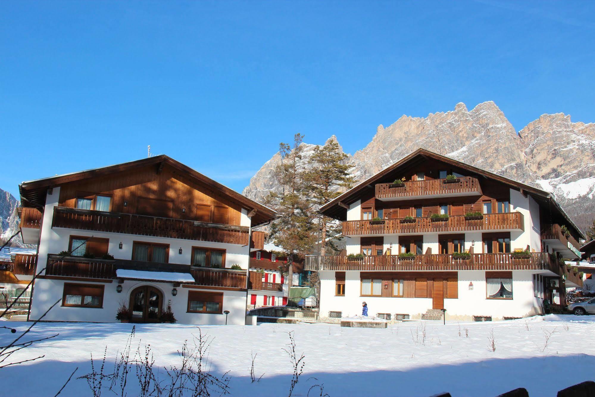 Hotel Capannina Кортина д'Ампецо Екстериор снимка